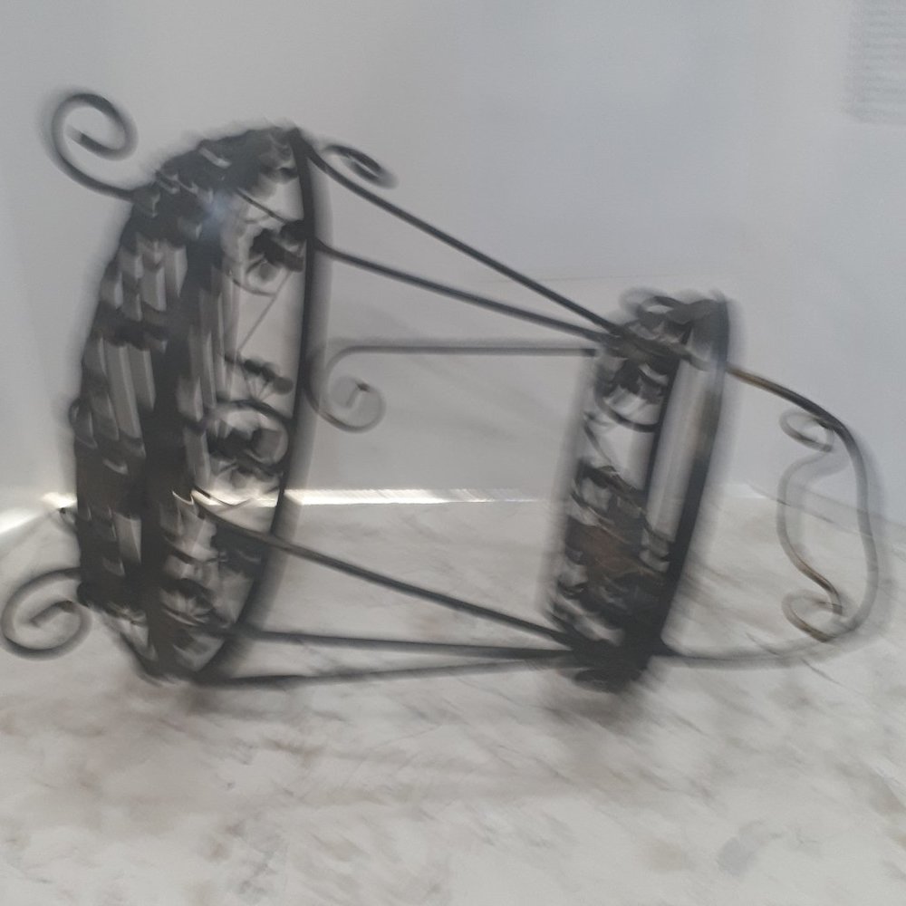 Metal Lop and Lattice Two-Tier Levels Basket for fruit, for example. - Picture 3 of 5